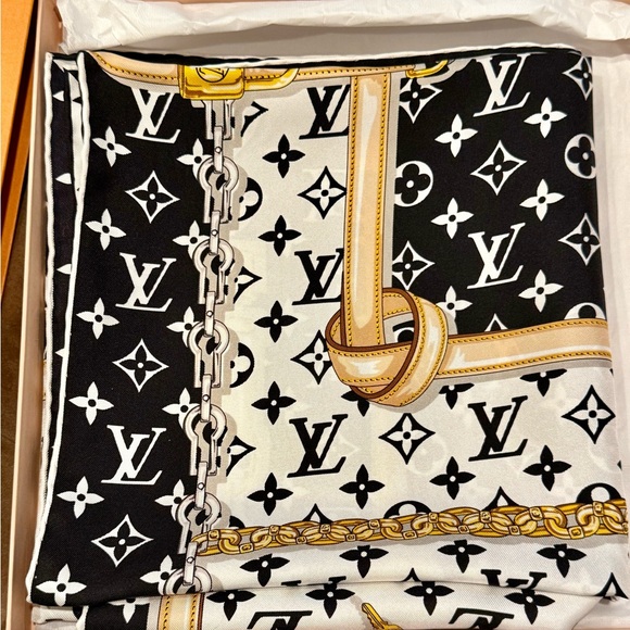 Louis Vuitton Confidential Monogram Scarf in Black and White Silk Square M78667 - Picture 1 of 8